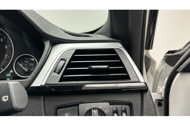 BMW 3 Series 2.0 320i M Sport Shadow Edition Touring 5dr Petrol Auto Euro 6 (s/s) (184 ps) - U864