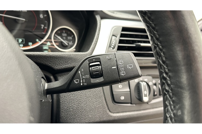 BMW 3 Series 2.0 320i M Sport Shadow Edition Touring 5dr Petrol Auto Euro 6 (s/s) (184 ps) - U864