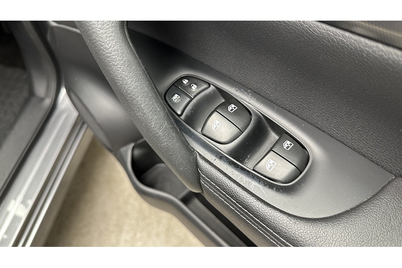 Nissan Qashqai 1.3 DIG-T N-Connecta - U968