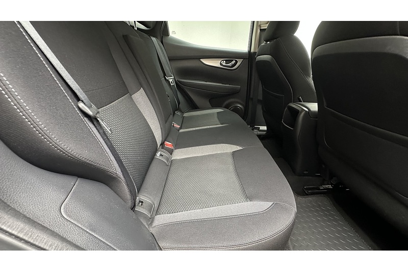 Nissan Qashqai 1.3 DIG-T N-Connecta - U968