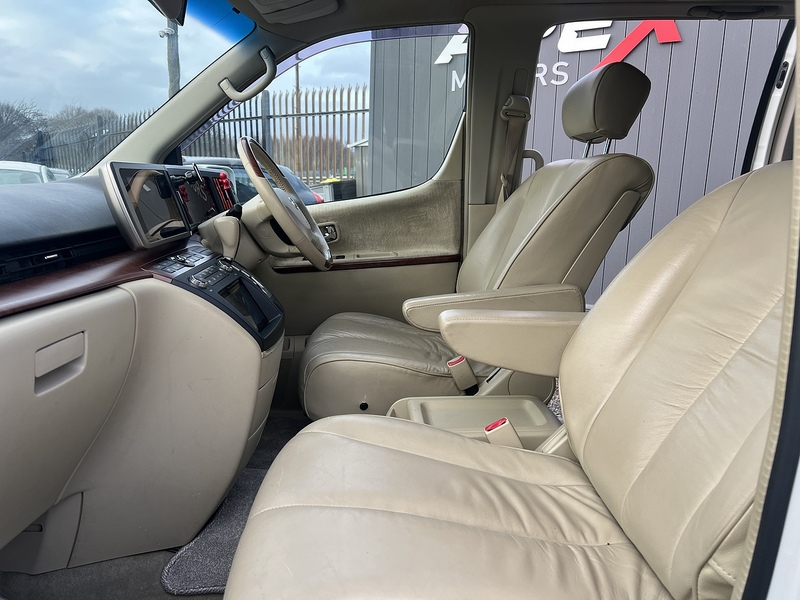 Nissan MPV Elgrand MPV 3.5 Automatic Petrol - U221