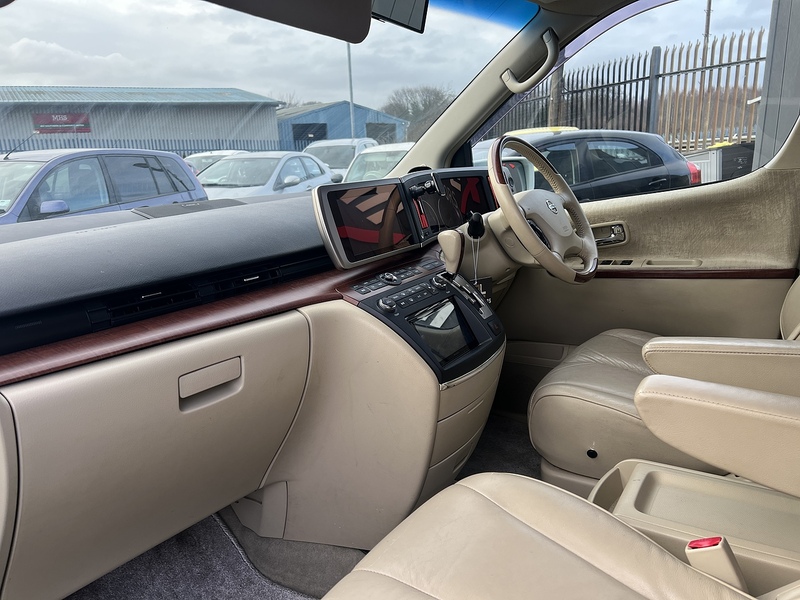 Nissan MPV Elgrand MPV 3.5 Automatic Petrol - U221