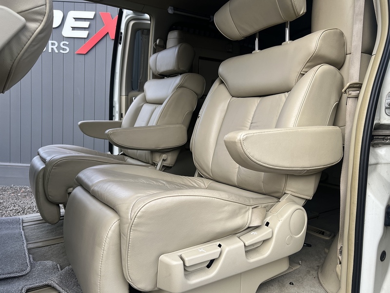 Nissan MPV Elgrand MPV 3.5 Automatic Petrol - U221