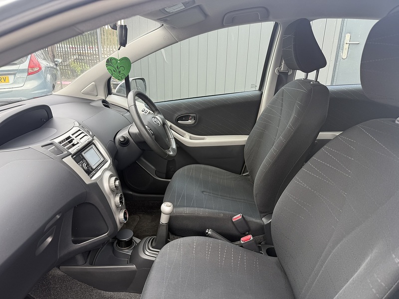 Toyota Yaris 1.4 D-4D SR Hatchback 5dr Diesel Manual (119 g/km, 88 bhp) - U271