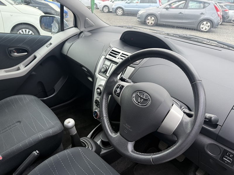 Toyota Yaris 1.4 D-4D SR Hatchback 5dr Diesel Manual (119 g/km, 88 bhp) - U271
