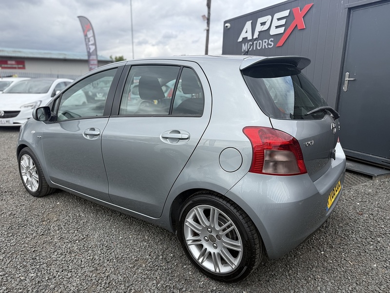 Toyota Yaris 1.4 D-4D SR Hatchback 5dr Diesel Manual (119 g/km, 88 bhp) - U271