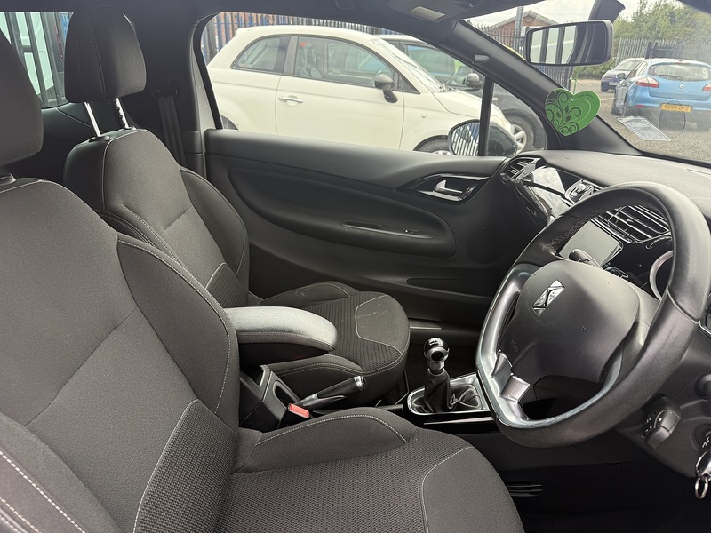 DS AUTOMOBILES DS 3 1.2 PureTech Connected Chic Hatchback 3dr Petrol Manual Euro 6 (82 ps) - U304