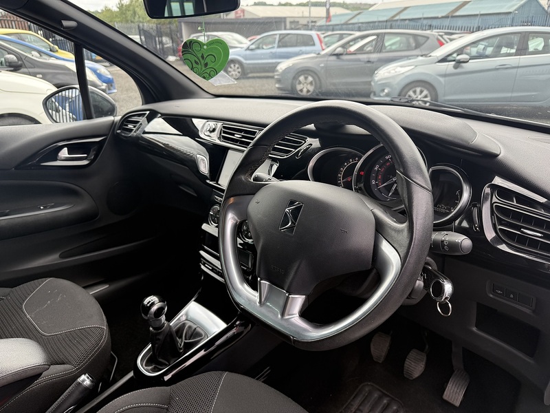 DS AUTOMOBILES DS 3 1.2 PureTech Connected Chic Hatchback 3dr Petrol Manual Euro 6 (82 ps) - U304