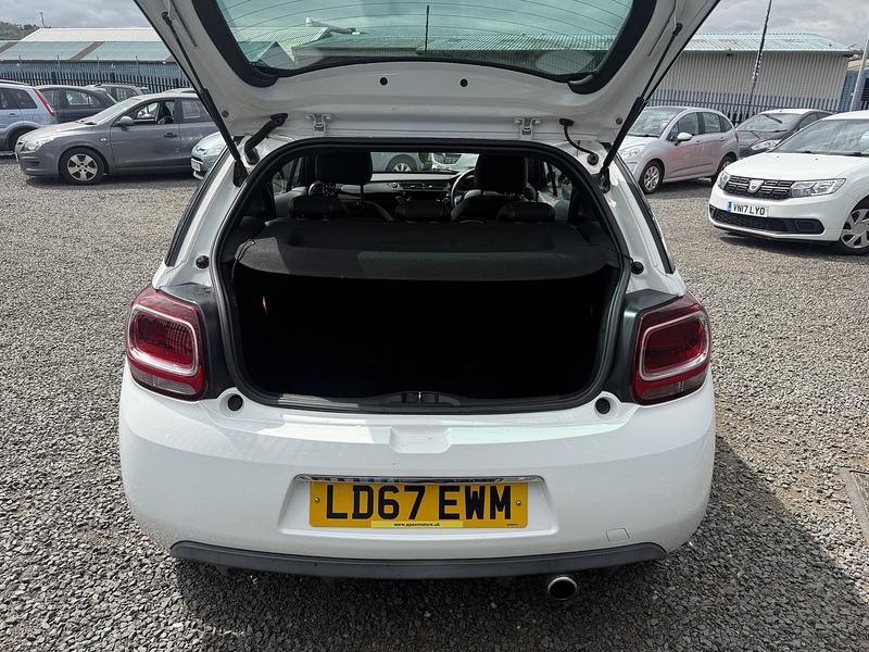 DS AUTOMOBILES DS 3 1.2 PureTech Connected Chic Hatchback 3dr Petrol Manual Euro 6 (82 ps) - U304