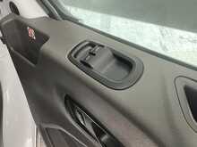 Ford Transit 2.0 350 EcoBlue Leader Luton Van 2dr Diesel Manual FWD L4 Euro 6 (s/s) (130 ps) - U1124