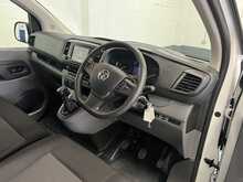 Vauxhall Vivaro 2.0 Turbo D 3100 Dynamic Panel Van 6dr Diesel Manual L1 H1 Euro 6 (s/s) (145 ps) - U1181