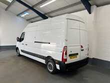 Renault Master 2.3 dCi 35 Business Panel Van 4dr Diesel Manual FWD LWB High Roof Euro 6 (135 ps) - U1217