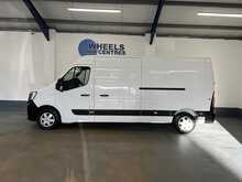 Renault Master 2.3 dCi 35 Advance Panel Van 4dr Diesel Manual FWD LWB Medium Roof Euro 6 (135 ps) - U1263