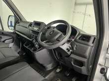 Renault Master 2.3 dCi 35 Advance Panel Van 4dr Diesel Manual FWD LWB Medium Roof Euro 6 (135 ps) - U1263