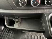 Renault Master 2.3 dCi 35 Advance Panel Van 4dr Diesel Manual FWD LWB Medium Roof Euro 6 (135 ps) - U1263