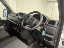 Renault Master 2.3 dCi 35 Advance Panel Van 4dr Diesel Manual FWD LWB Medium Roof Euro 6 (135 ps) - U1263