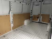 Renault Master 2.3 dCi 35 Advance Panel Van 4dr Diesel Manual FWD LWB Medium Roof Euro 6 (135 ps) - U1263