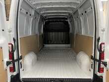 Renault Master 2.3 dCi 35 Advance Panel Van 4dr Diesel Manual FWD LWB Medium Roof Euro 6 (135 ps) - U1263