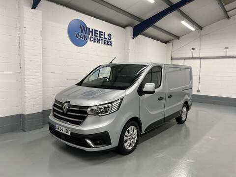 Renault Trafic 2.3 dCi 35 Business+ Panel Van 4dr Diesel Manual FWD MWB Medium Roof Euro 6 (135 ps)