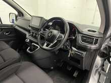 Renault Trafic 2.0 dCi Blue SL28 Sport Panel Van 5dr Diesel Manual L1 H1 Euro 6 (s/s) (150 ps) - U1310