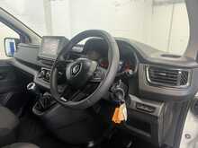 Renault Trafic 2.0 dCi Blue LL30 Business+ Panel Van 5dr Diesel Manual L2 H1 Euro 6 (s/s) (150 ps) - U1390
