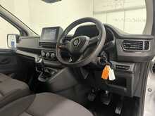 Renault Trafic 2.0 dCi Blue LL30 Advance Crew Van Double Cab 6dr Diesel Manual L2 H1 Euro 6 (s/s) (130 ps) - U1471