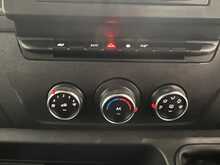 Renault Master 2.3 dCi 35 Business+ Panel Van 4dr Diesel Manual FWD MWB Medium Roof Euro 6 (135 ps) - U1504