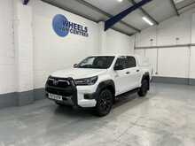Toyota Hilux 2.8 D-4D Invincible X Pickup Double Cab 4dr Diesel Auto 4WD Euro 6 (s/s) (204 ps) - U1615