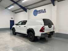 Toyota Hilux 2.8 D-4D Invincible X Pickup Double Cab 4dr Diesel Auto 4WD Euro 6 (s/s) (204 ps) - U1615