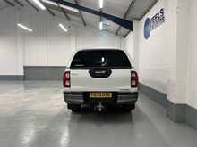 Toyota Hilux 2.8 D-4D Invincible X Pickup Double Cab 4dr Diesel Auto 4WD Euro 6 (s/s) (204 ps) - U1615