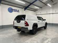 Toyota Hilux 2.8 D-4D Invincible X Pickup Double Cab 4dr Diesel Auto 4WD Euro 6 (s/s) (204 ps) - U1615