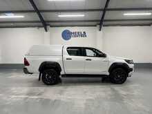 Toyota Hilux 2.8 D-4D Invincible X Pickup Double Cab 4dr Diesel Auto 4WD Euro 6 (s/s) (204 ps) - U1615