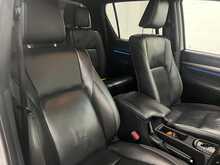 Toyota Hilux 2.8 D-4D Invincible X Pickup Double Cab 4dr Diesel Auto 4WD Euro 6 (s/s) (204 ps) - U1615
