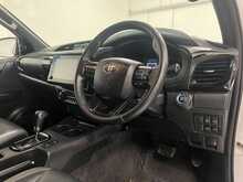 Toyota Hilux 2.8 D-4D Invincible X Pickup Double Cab 4dr Diesel Auto 4WD Euro 6 (s/s) (204 ps) - U1615