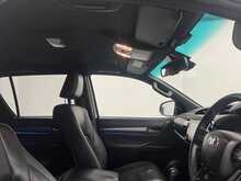 Toyota Hilux 2.8 D-4D Invincible X Pickup Double Cab 4dr Diesel Auto 4WD Euro 6 (s/s) (204 ps) - U1615