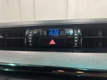 Toyota Hilux 2.8 D-4D Invincible X Pickup Double Cab 4dr Diesel Auto 4WD Euro 6 (s/s) (204 ps) - U1615