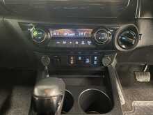 Toyota Hilux 2.8 D-4D Invincible X Pickup Double Cab 4dr Diesel Auto 4WD Euro 6 (s/s) (204 ps) - U1615