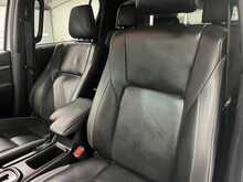 Toyota Hilux 2.8 D-4D Invincible X Pickup Double Cab 4dr Diesel Auto 4WD Euro 6 (s/s) (204 ps) - U1615