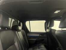 Toyota Hilux 2.8 D-4D Invincible X Pickup Double Cab 4dr Diesel Auto 4WD Euro 6 (s/s) (204 ps) - U1615