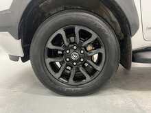 Toyota Hilux 2.8 D-4D Invincible X Pickup Double Cab 4dr Diesel Auto 4WD Euro 6 (s/s) (204 ps) - U1615