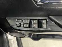 Toyota Hilux 2.8 D-4D Invincible X Pickup Double Cab 4dr Diesel Auto 4WD Euro 6 (s/s) (204 ps) - U1615