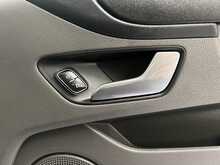 Ford Transit Custom 2.0 320 EcoBlue Trend Kombi Double Cab 5dr Diesel Auto L2 H1 Euro 6 (s/s) (130 ps) 2.0 5dr Minibus - U1670