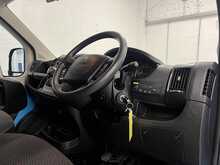 Peugeot Boxer BlueHDi 335 Built for Business 2.2 4dr Luton Manual Diesel - U1759