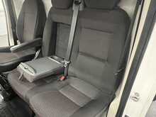 Peugeot Boxer 2.2 BlueHDi 335 Professional Panel Van 5dr Diesel Manual L2 H2 Euro 6 (s/s) (140 ps) - U1813