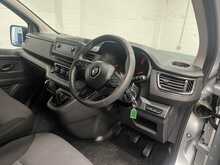 Renault Trafic 2.0 dCi Blue LL30 Business Panel Van 5dr Diesel Manual L2 H1 Euro 6 (s/s) (150 ps) - U1833