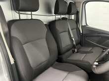 Renault Trafic 2.0 dCi Blue LL30 Business Panel Van 5dr Diesel Manual L2 H1 Euro 6 (s/s) (150 ps) - U1833