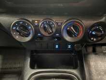 Toyota Hilux 2.4 D-4D Active Extra Pickup Extended Cab 4dr Diesel Manual 4WD Euro 6 (s/s) (150 ps) - U1856