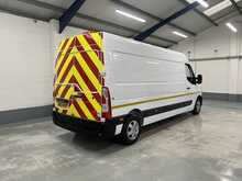 Renault Master 2.3 dCi 35 Business+ Panel Van 4dr Diesel Manual FWD LWB Medium Roof Euro 6 (135 ps) - U1876