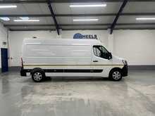 Renault Master 2.3 dCi 35 Business+ Panel Van 4dr Diesel Manual FWD LWB Medium Roof Euro 6 (135 ps) - U1876