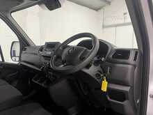 Renault Master 2.3 dCi 35 Business+ Panel Van 4dr Diesel Manual FWD LWB Medium Roof Euro 6 (135 ps) - U1876
